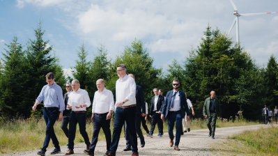 Ministerpräsident Wüst und Bundeskanzler Scholz besuchen gemeinsam den Bürger-Windpark Simmerath