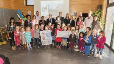 Klimaschutzminister Johannes Remmel zeichnet Gewinner des Wettbewerbs KlimaKita.NRW aus