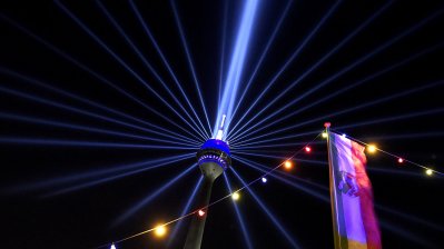 Licht-Schauspiel auf dem Rheinturm