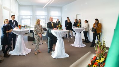 Ministerpräsident Wüst händigt Hendrik Snoek den Bundesverdienstorden aus