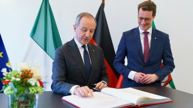 Ministerpräsident Hendrik Wüst trifft den italienischen  Botschafter Armando Varricchio