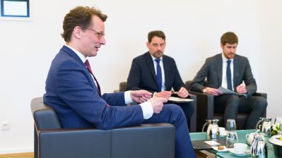 Ministerpräsident Hendrik Wüst trifft den italienischen  Botschafter Armando Varricchio