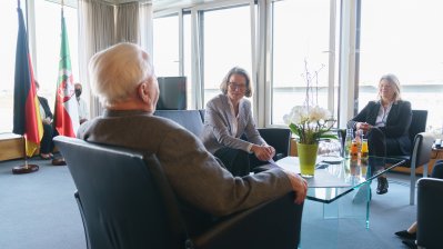 Ministerin Scharrenbach ehrt Werner Schmidt mit dem Verdienstorden des Landes Nordrhein-Westfalen