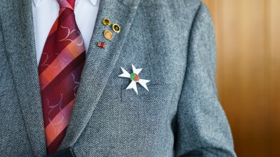 Ministerin Scharrenbach ehrt Werner Schmidt mit dem Verdienstorden des Landes Nordrhein-Westfalen