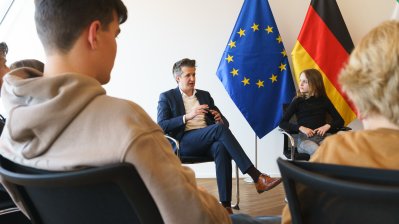 Girls & Boys Day: Schülerinnen und Schüler zu gast bei Ministerpräsident Hendrik Wüst