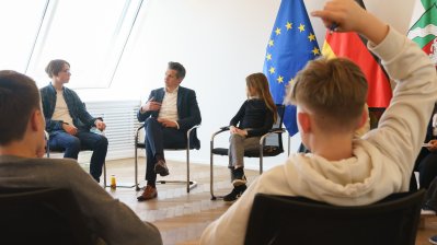 Girls & Boys Day: Schülerinnen und Schüler zu gast bei Ministerpräsident Hendrik Wüst