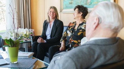 Ministerin Scharrenbach ehrt Werner Schmidt mit dem Verdienstorden des Landes Nordrhein-Westfalen