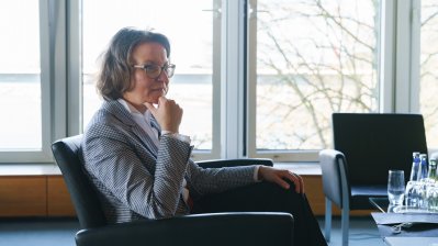 Ministerin Scharrenbach ehrt Werner Schmidt mit dem Verdienstorden des Landes Nordrhein-Westfalen