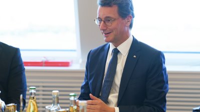 Ministerpräsident Hendrik Wüst trifft den Gouverneur der chinesischen Partnerprovinz Jiangsu
