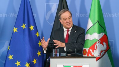 Mit klaren Regelungen bei steigenden Infektionszahlen verstärkt Nordrhein-Westfalen die Schutzmaßnahmen in der Corona-Pandemie