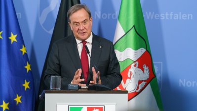 Mit klaren Regelungen bei steigenden Infektionszahlen verstärkt Nordrhein-Westfalen die Schutzmaßnahmen in der Corona-Pandemie