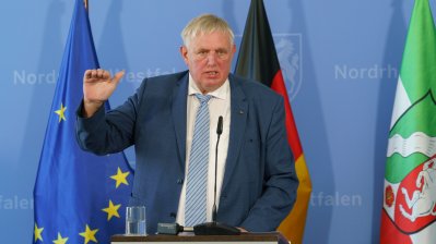 Gesundheitsminister Karl-Josef Laumann informiert über den aktuellen Stand der Corona-Virus-Testungen in Nordrhein-Westfalen