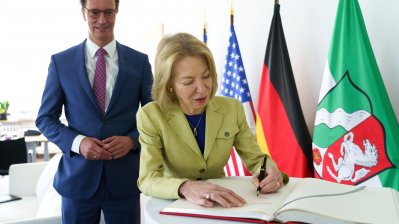 Ministerpräsident Hendrik Wüst empfängt die neue Botschafterin der USA Amy Gutmann