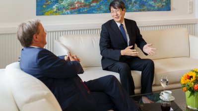 Ministerpräsident Armin Laschet empfängt den Generalkonsul von Japan in Nordrhein-Westfalen
