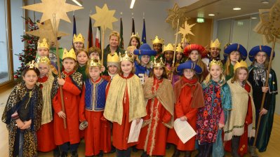 Ministerin Löhrmann empfängt Sternsinger in Düsseldorf, 04.01.2013