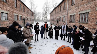 Ministerpräsident Armin Laschet gedenkt in Auschwitz den Opfern des Holocaust