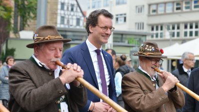 Ministerpräsident Hendrik Wüst nimmt an den Feierlichkeiten zum Tag der Deutschen Einheit in Erfurt teil