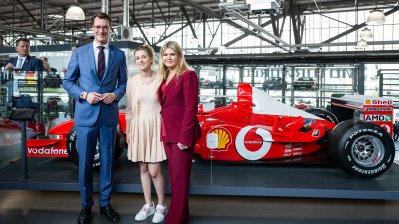 Ministerpräsident Hendrik Wüst verleiht den Staatspreis an Michael Schumacher