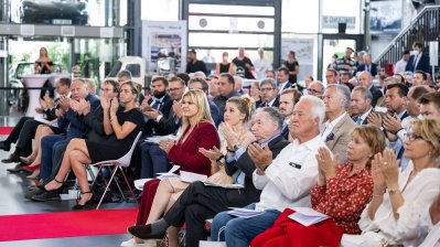 Ministerpräsident Hendrik Wüst verleiht den Staatspreis an Michael Schumacher