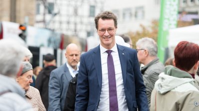 Ministerpräsident Hendrik Wüst nimmt an den Feierlichkeiten zum Tag der Deutschen Einheit in Erfurt teil