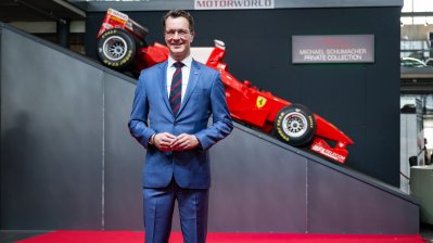 Ministerpräsident Hendrik Wüst verleiht den Staatspreis an Michael Schumacher