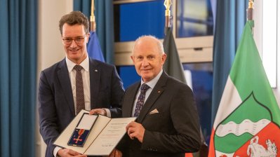 Bundesverdienstorden an Karl-Heinz Danger aus Detmold