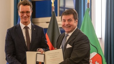 Bundesverdienstorden an Georg Eickholt aus Bedburg