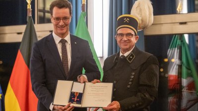 Bundesverdienstorden an Rolf Peter Gutsche aus Hamm