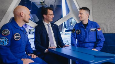 Besuch des neuen FLEXhab und der Mondsimulationsanlage LUNA am Deutschen Zentrum für Luft- und Raumfahrt und der European Space Agency in Köln 
