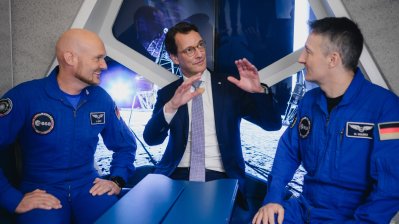 Besuch des neuen FLEXhab und der Mondsimulationsanlage LUNA am Deutschen Zentrum für Luft- und Raumfahrt und der European Space Agency in Köln 