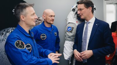 Besuch des neuen FLEXhab und der Mondsimulationsanlage LUNA am Deutschen Zentrum für Luft- und Raumfahrt und der European Space Agency in Köln 