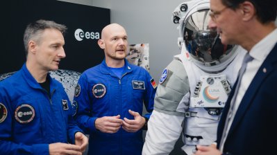 Besuch des neuen FLEXhab und der Mondsimulationsanlage LUNA am Deutschen Zentrum für Luft- und Raumfahrt und der European Space Agency in Köln 