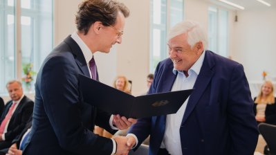 Ministerpräsident Wüst händigt engagierten Bürgern den Bundesverdienstorden aus