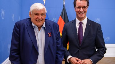 Ministerpräsident Wüst händigt engagierten Bürgern den Bundesverdienstorden aus