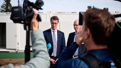 Besuch einer neuen Flüchtlingsunterkunft in Halle (Westfalen)