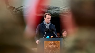 Ministerpräsident bei Aufstellungsappell für das Heimatschutzregiment 2