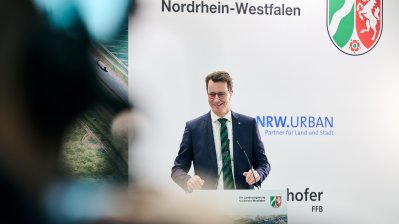 Ministerpräsident Hendrik Wüst übergibt erstes Gebäude der Forschungsfertigung Batteriezelle in Münster