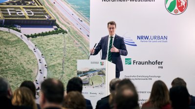 Ministerpräsident Hendrik Wüst übergibt erstes Gebäude der Forschungsfertigung Batteriezelle in Münster