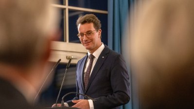 Ministerpräsident Wüst händigt engagierten Bürgerinnen und Bürgern den Bundesverdienstorden aus