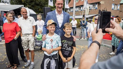 MP Wüst bei seinem Rundgang auf der Meile