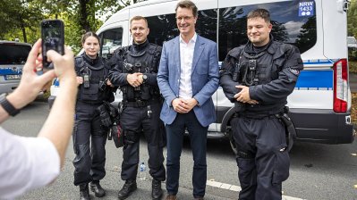 MP Wüst bei seinem Rundgang auf der Meile