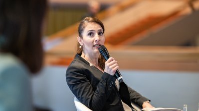 30 Jahre Solingen – Ministerpräsident Hendrik Wüst erinnert sich mit Schülerinnen und Schülern an Brandanschlag