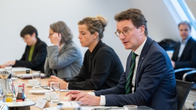 Austausch der Landesregierung mit den Kommunalen Spitzenverbänden zu den aktuellen Herausforderungen