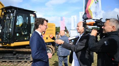 Spatenstich für Rheinmetall-Werk in Weeze