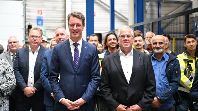 Eröffnung einer Metallpulveranlage beim Stahlhersteller Outokumpu in Krefeld
