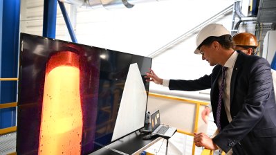 Eröffnung einer Metallpulveranlage beim Stahlhersteller Outokumpu in Krefeld