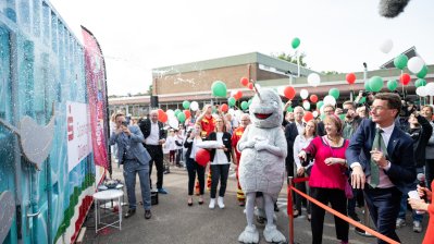 Ministerpräsident Hendrik Wüst weiht ersten Schwimmcontainer „narwali“ im Regierungsbezirk Köln ein