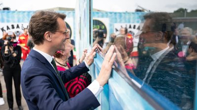 Ministerpräsident Hendrik Wüst weiht ersten Schwimmcontainer „narwali“ im Regierungsbezirk Köln ein