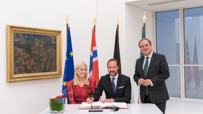 Ministerpräsident Armin Laschet begrüßt Kronprinzenpaar aus Norwegen zu Munch-Eröffnung im K20