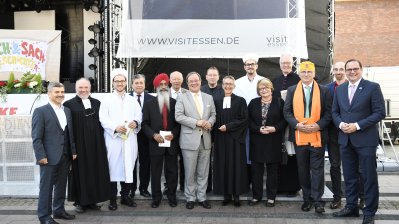 Gruppenfoto mit den Vertretern der verschiedenen Religionen